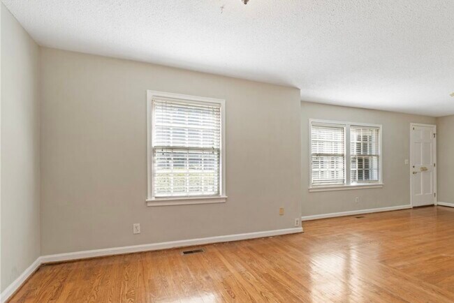 Building Photo - 400 Rush Rd