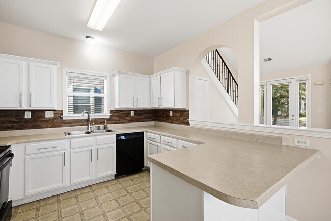 Building Photo - 1277 Island Pl E