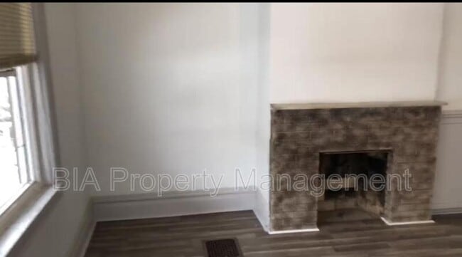 Building Photo - 585 Forest Ave