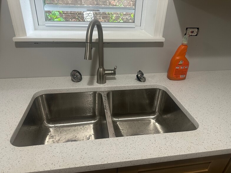 Kitchen - 732 Dobson St