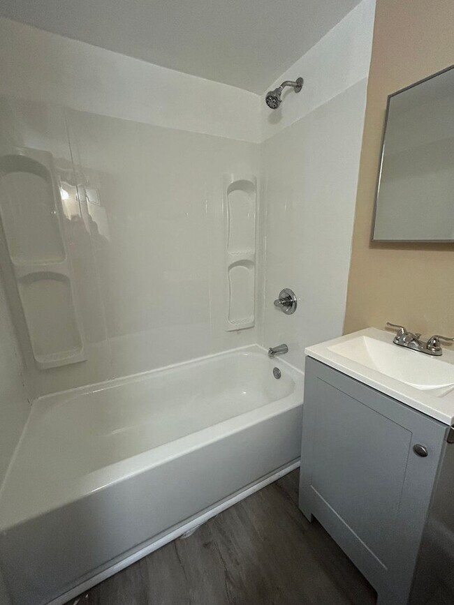 Building Photo - 401 Hannibal St