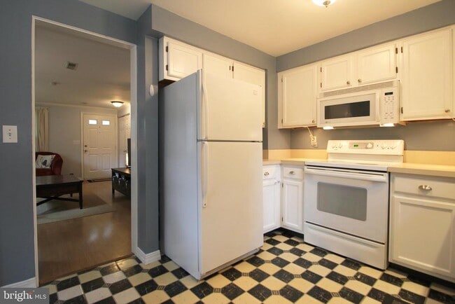 Building Photo - 27 Bickel Ct