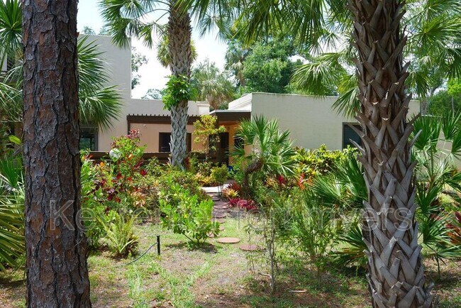 Building Photo - 112 Pinebrook Dr