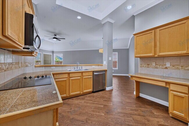 Building Photo - 9917 Channing Rd