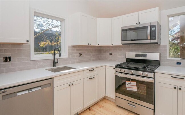 Building Photo - 8 Pleasant St