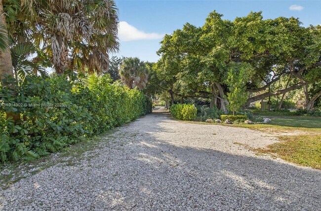 Building Photo - 11324 Palm Tree Ln