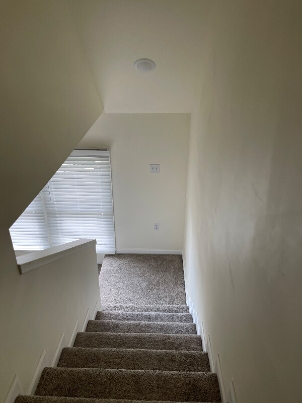 Building Photo - 1704 Buchanan Trail E