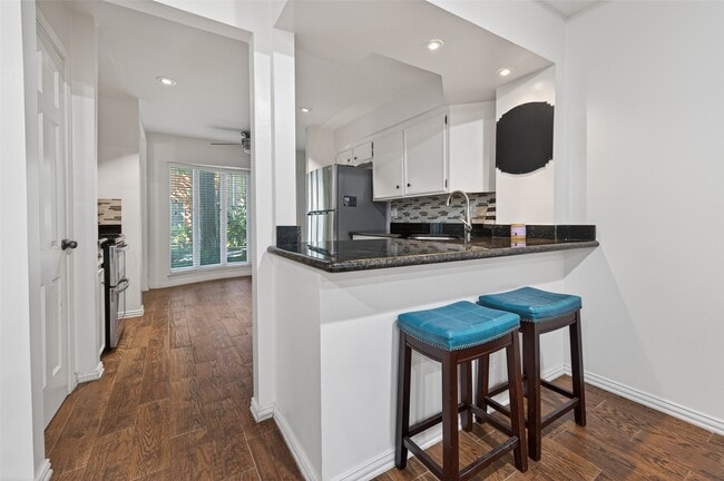 Building Photo - 5530 Holly St