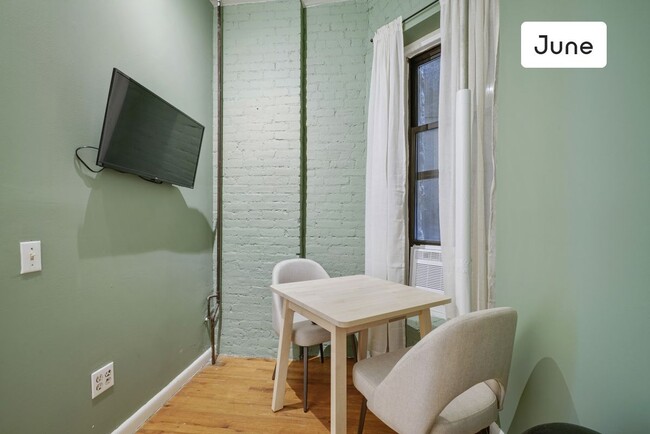 Building Photo - ROOM ONLY in 2-bed/1.0-bath Home