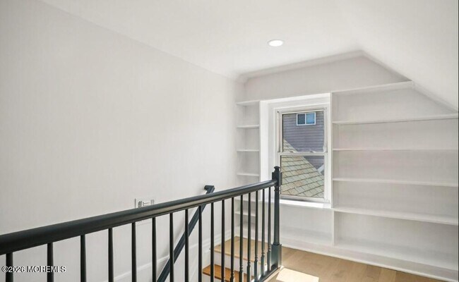 Building Photo - 99 Ravine Dr
