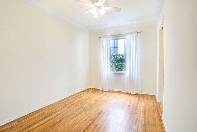 Building Photo - 415 San Vicente Blvd