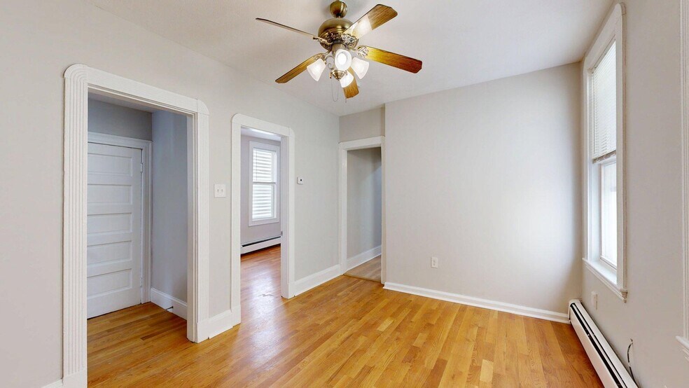 Building Photo - 205 Chelsea St