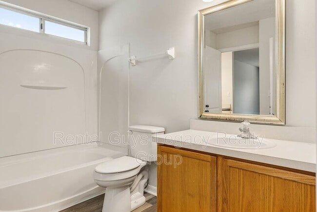 Building Photo - 402 Hearthside Ct