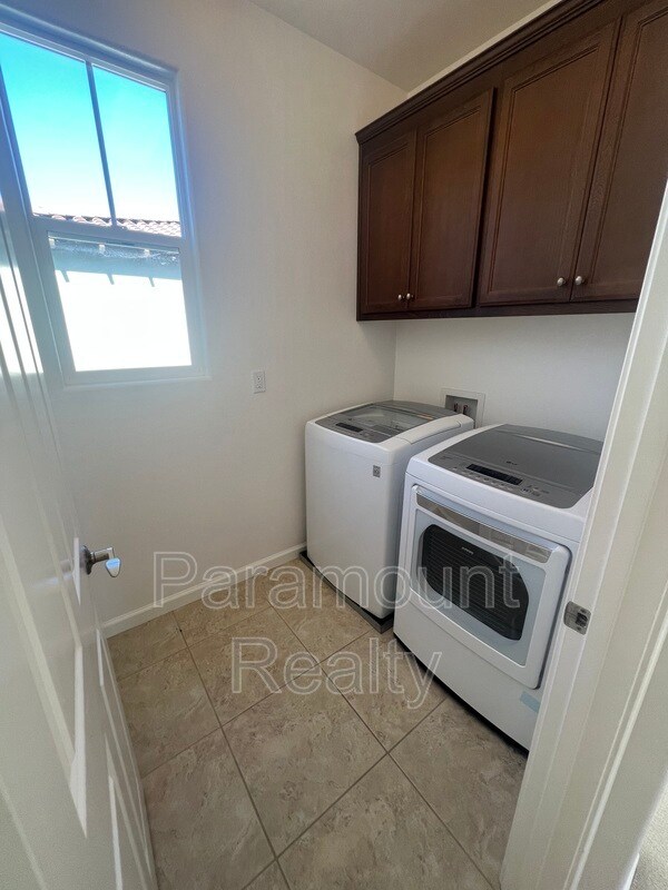 Building Photo - 4311 Gardenia St