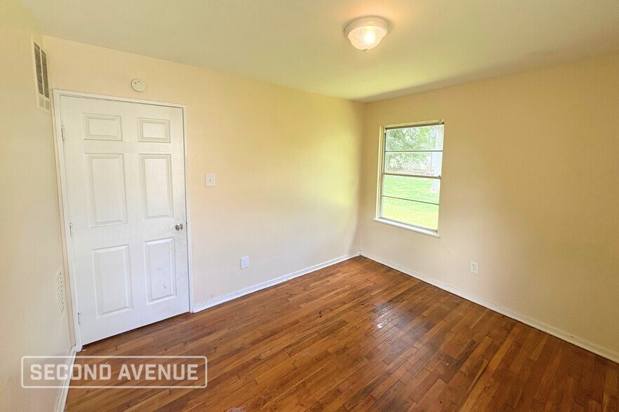 Building Photo - 5415 Heron Dr