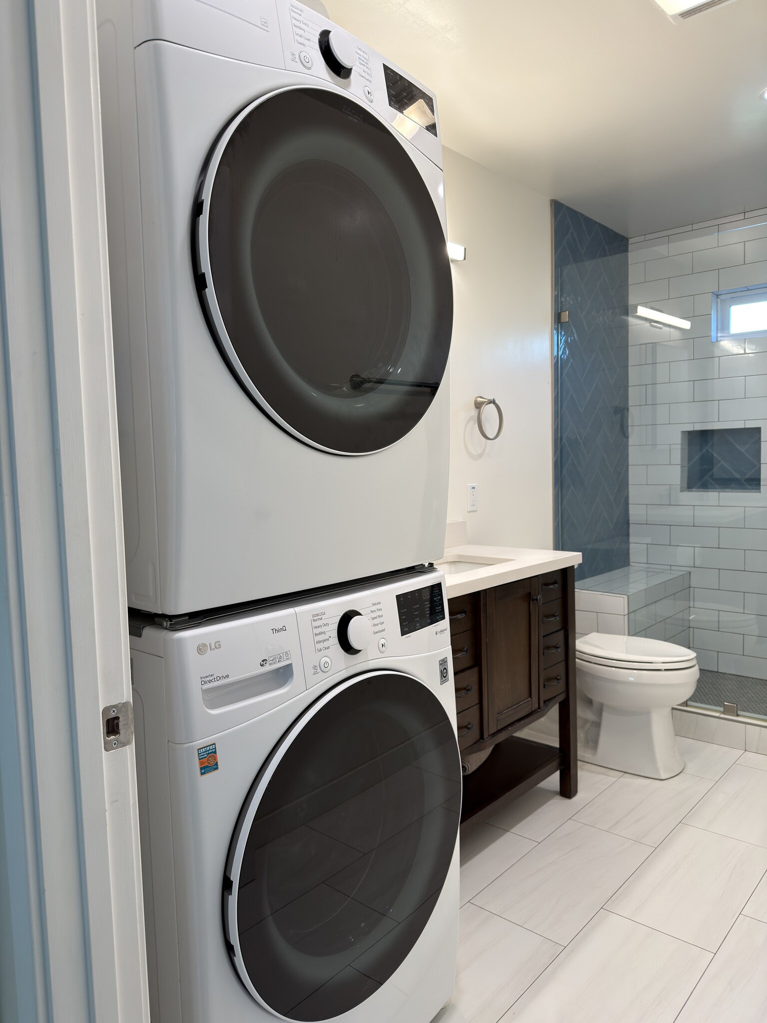 Building Photo - 240 W Cedar Ave