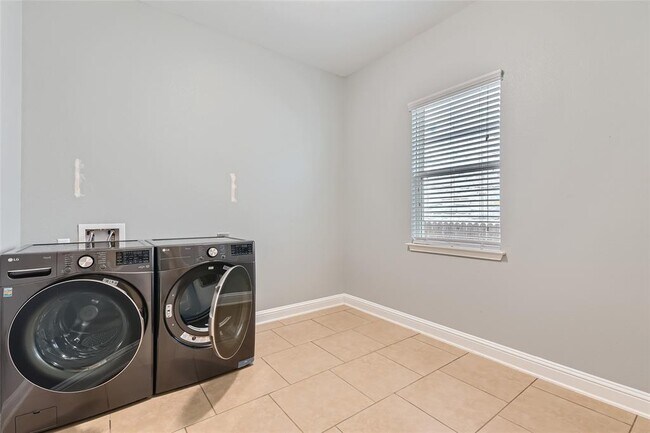Building Photo - 12520 Javea Dr