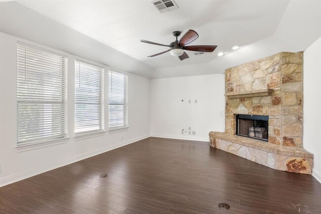 Building Photo - 135 Clematis Ct