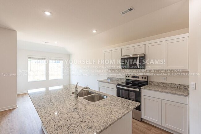 Building Photo - 420 Reagan St