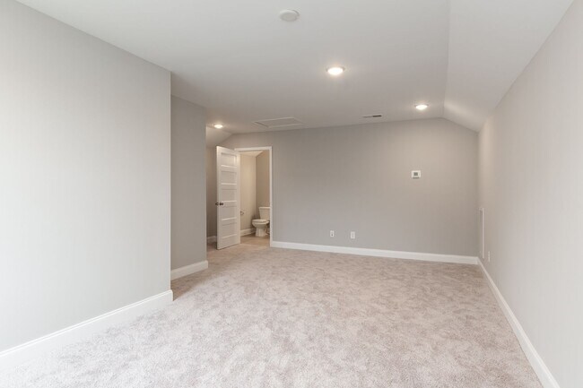 Building Photo - **BE THE LUCKY ONE TO LIVE IN THIS 2022-BUILT UPSCALE COTTAGE HOME IN THE PRESERVE AT BELLE POINTE**