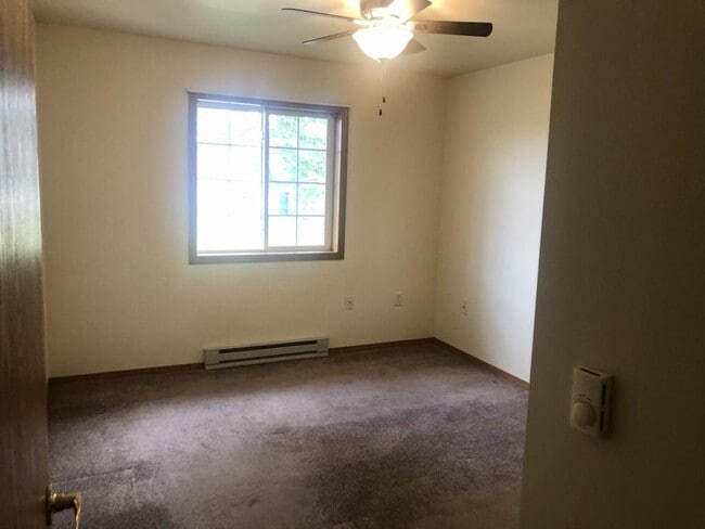 Building Photo - 451 Linden Dr