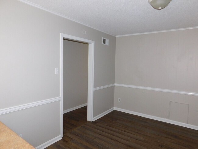 Building Photo - 1760 Northfield Dr