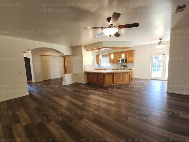Building Photo - This house is in a great LOCATION (Callowa...