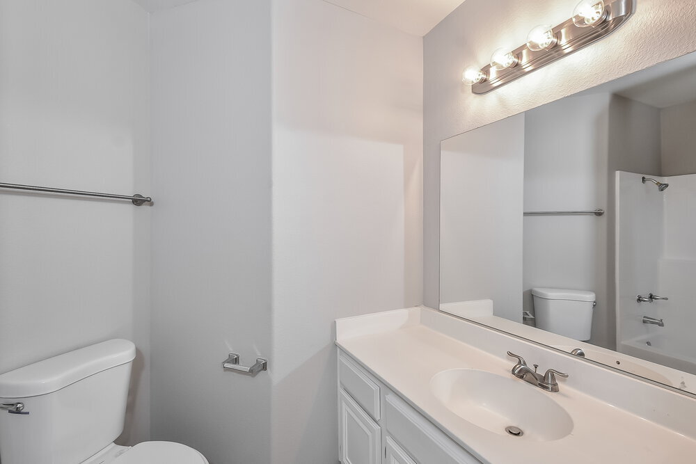 Building Photo - 5244 Del Lago Dr