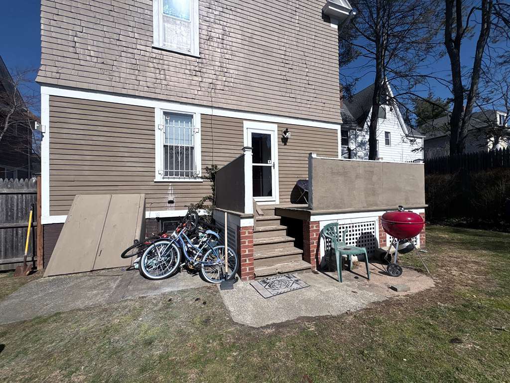 Building Photo - 64 Stanley St