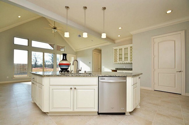 Building Photo - 4802 Fairford Dr