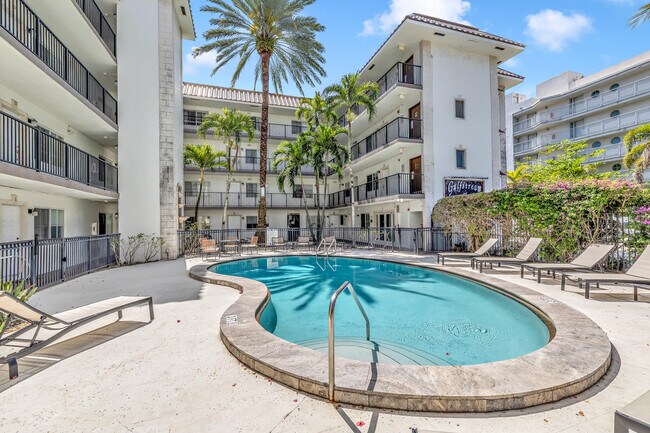 Building Photo - 924 SE 2nd St