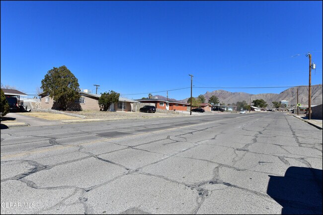 Building Photo - 415 Balboa Rd
