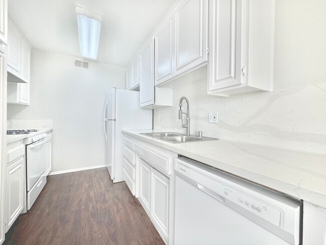 Building Photo - 14455 Dickens St