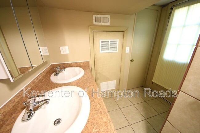 Building Photo - 8356 Cape View Ct