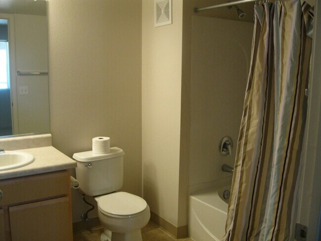 Building Photo - R2100