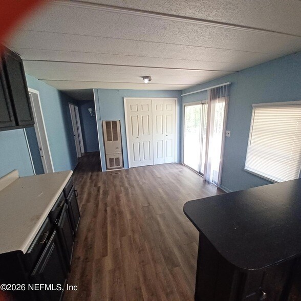 Building Photo - 463 Logan Ave