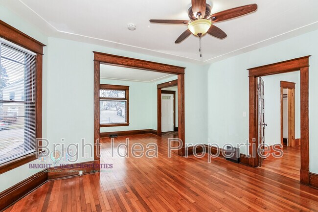 Building Photo - 801 4th St E