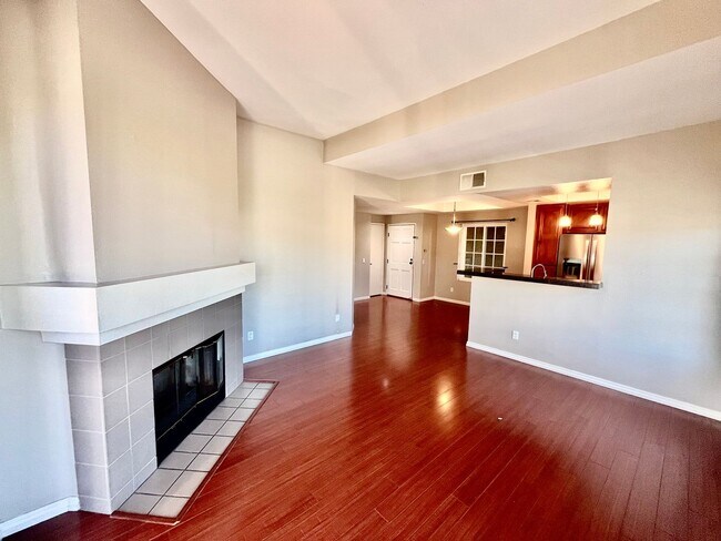 Building Photo - Spacious Remodeled Condo at River Colony C...