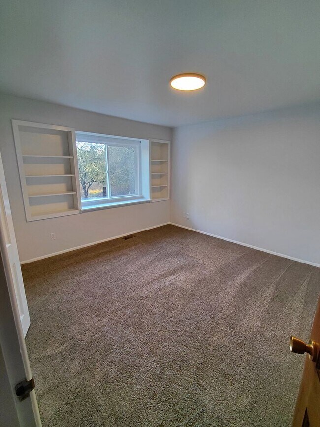 Building Photo - Silverdale Area Home