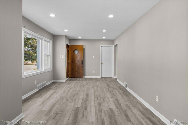 Building Photo - 3621 Livernois Rd