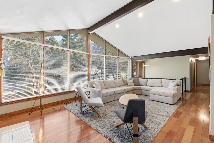 Building Photo - 8682 S Alpen Cir