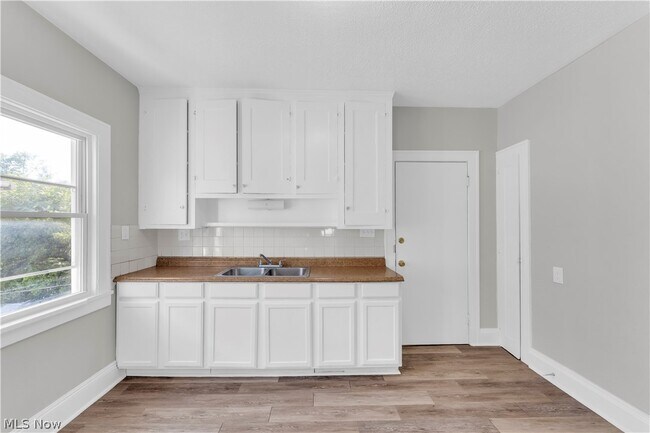 Building Photo - 3394 E 146th St