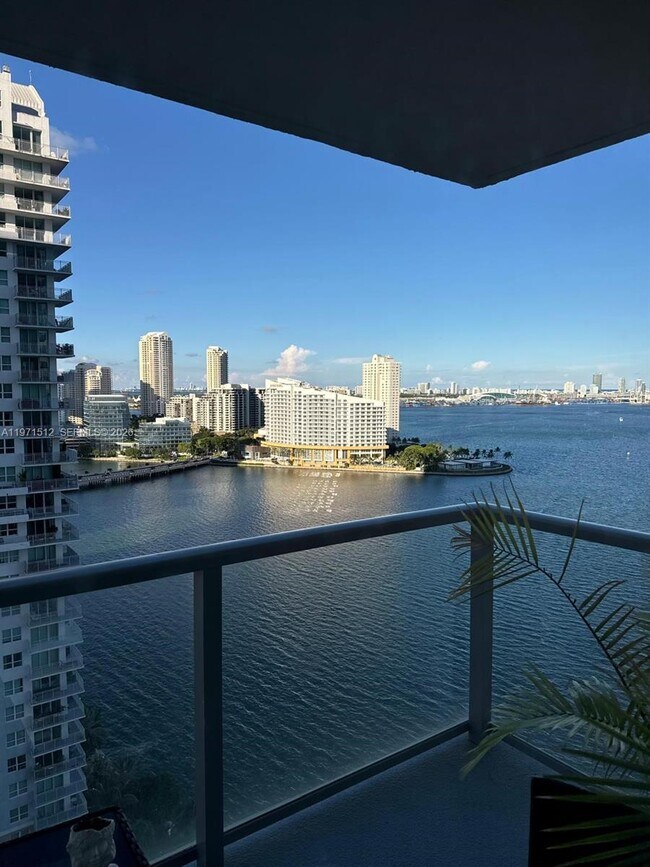 Building Photo - 1155 Brickell Bay Dr
