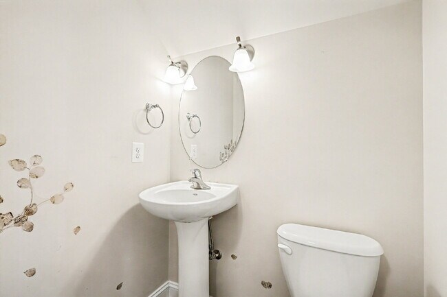 Building Photo - Welcome Home!!