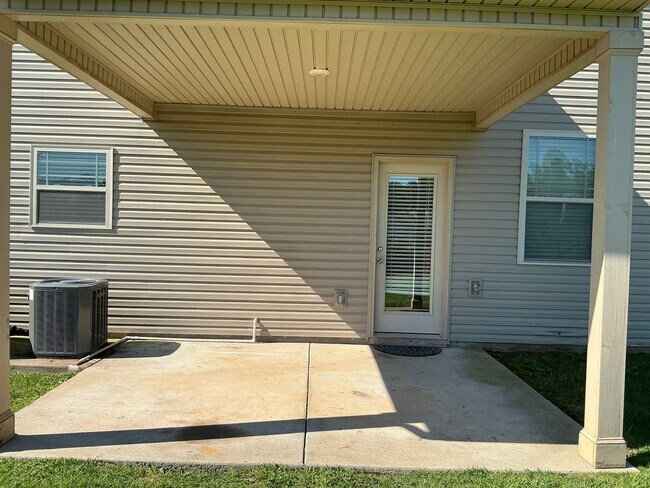 Building Photo - 113 Darby Dr