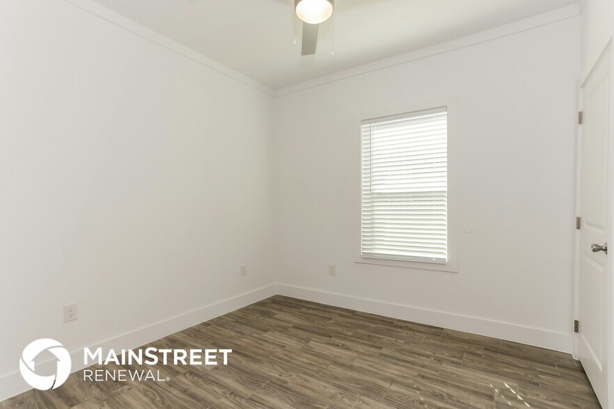 Building Photo - 2112 Belzise Terrace