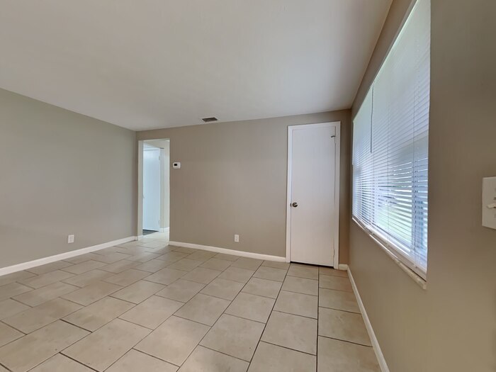 Building Photo - 7047 Sonora Dr N