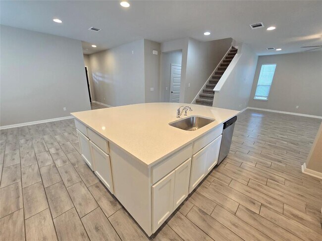 Building Photo - 2208 Limestone Lake Dr