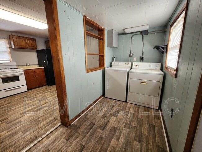 Building Photo - 403 9th Ave SW