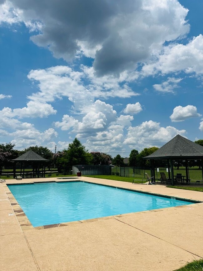 Building Photo - 806 Abita Chase